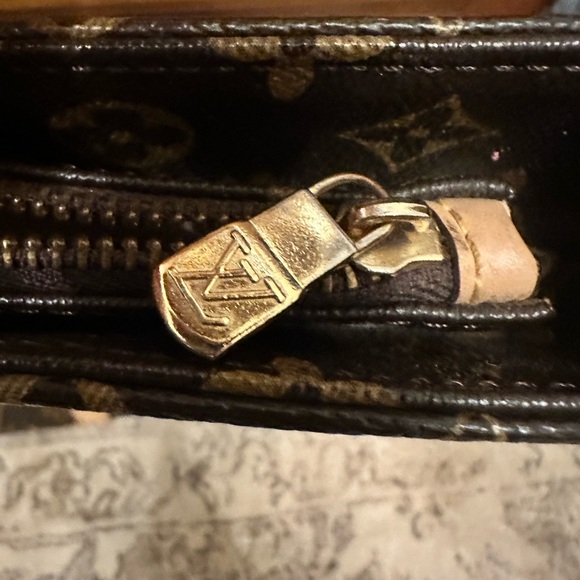 Louis Vuitton Signature Monogram Tote - Brown and Cream - Picture 5 of 16